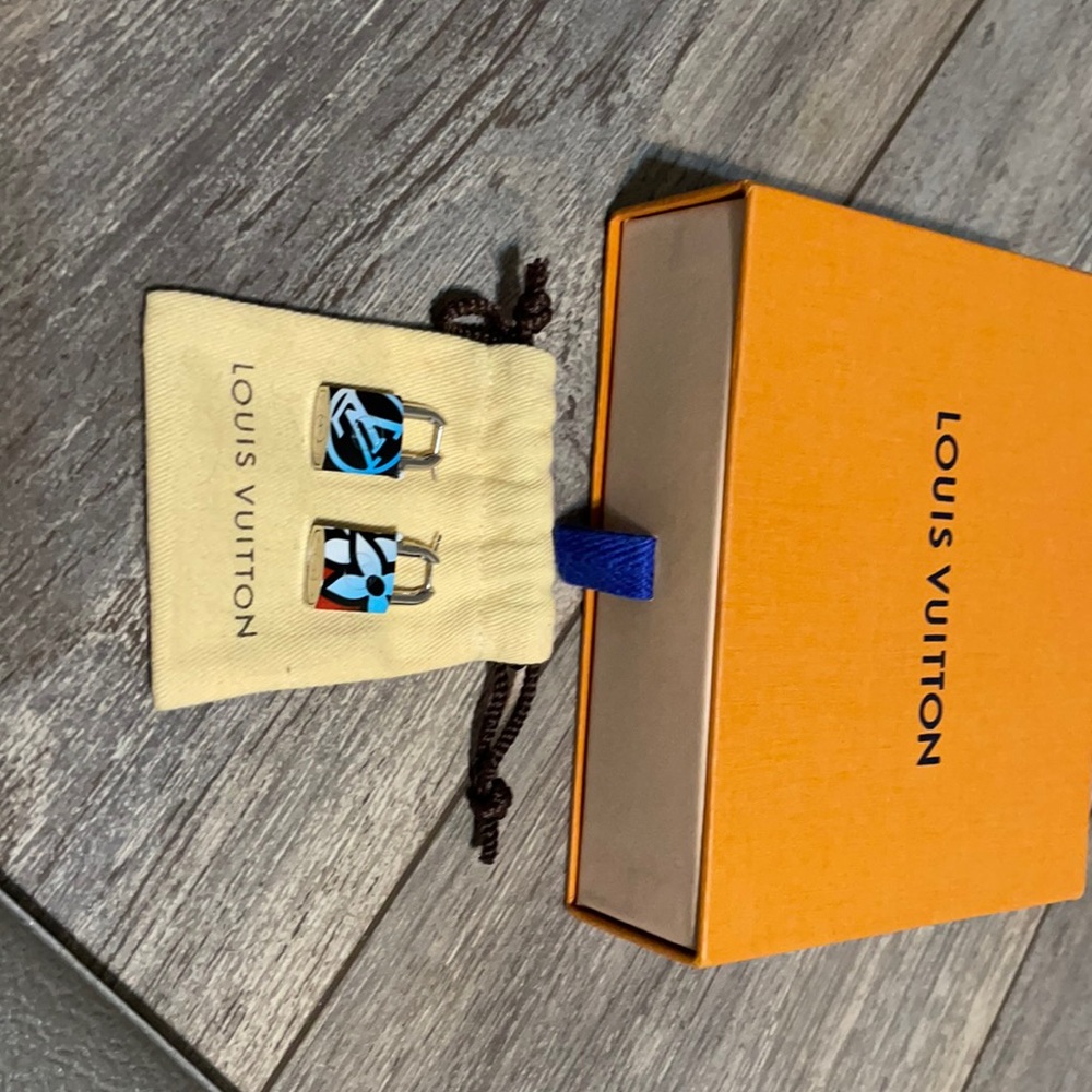 EUC Louis Vuitton Speedy earrings with pouch.